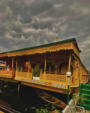 heritage new moon group of houseboat